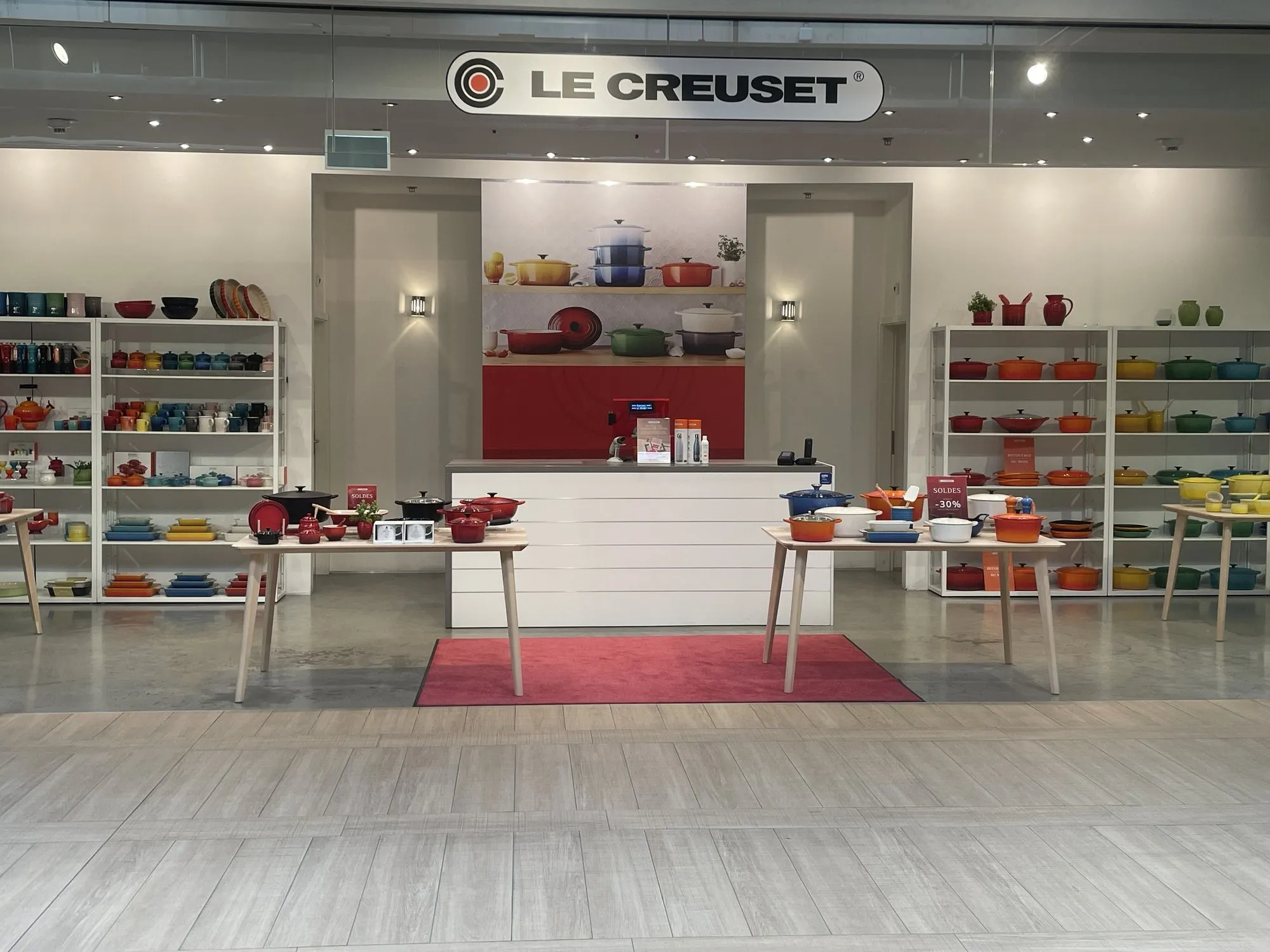 L’ancienne boutique avant les travaux, vue depuis la galerie