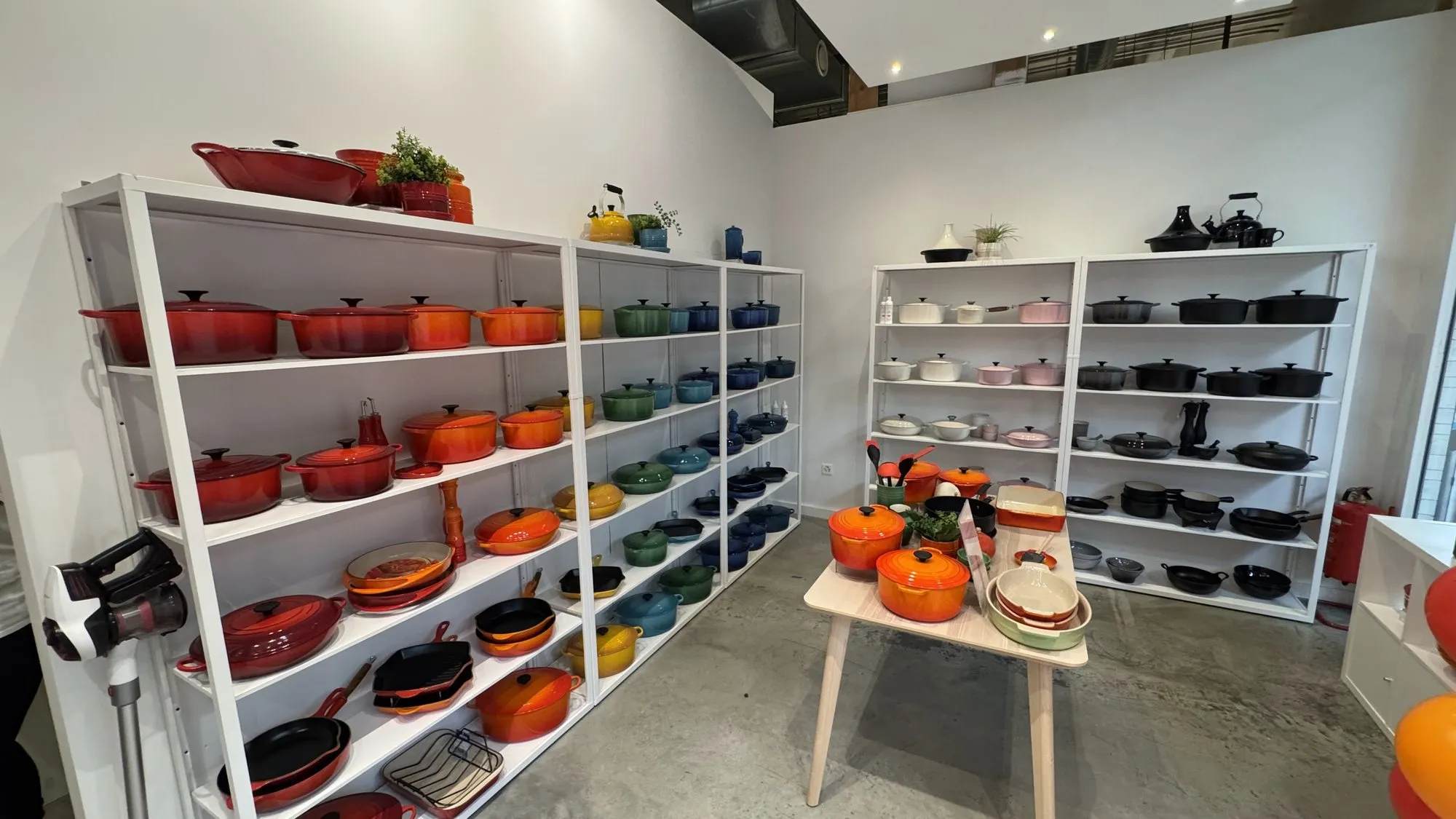 Intérieur de l’ancienne boutique avant la démolition