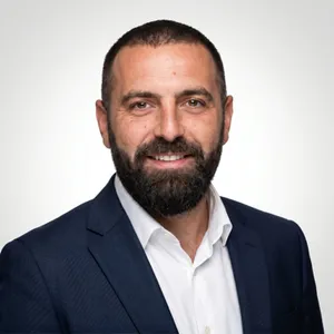 Portrait de Burim Islami, directeur de BNG Rénovation